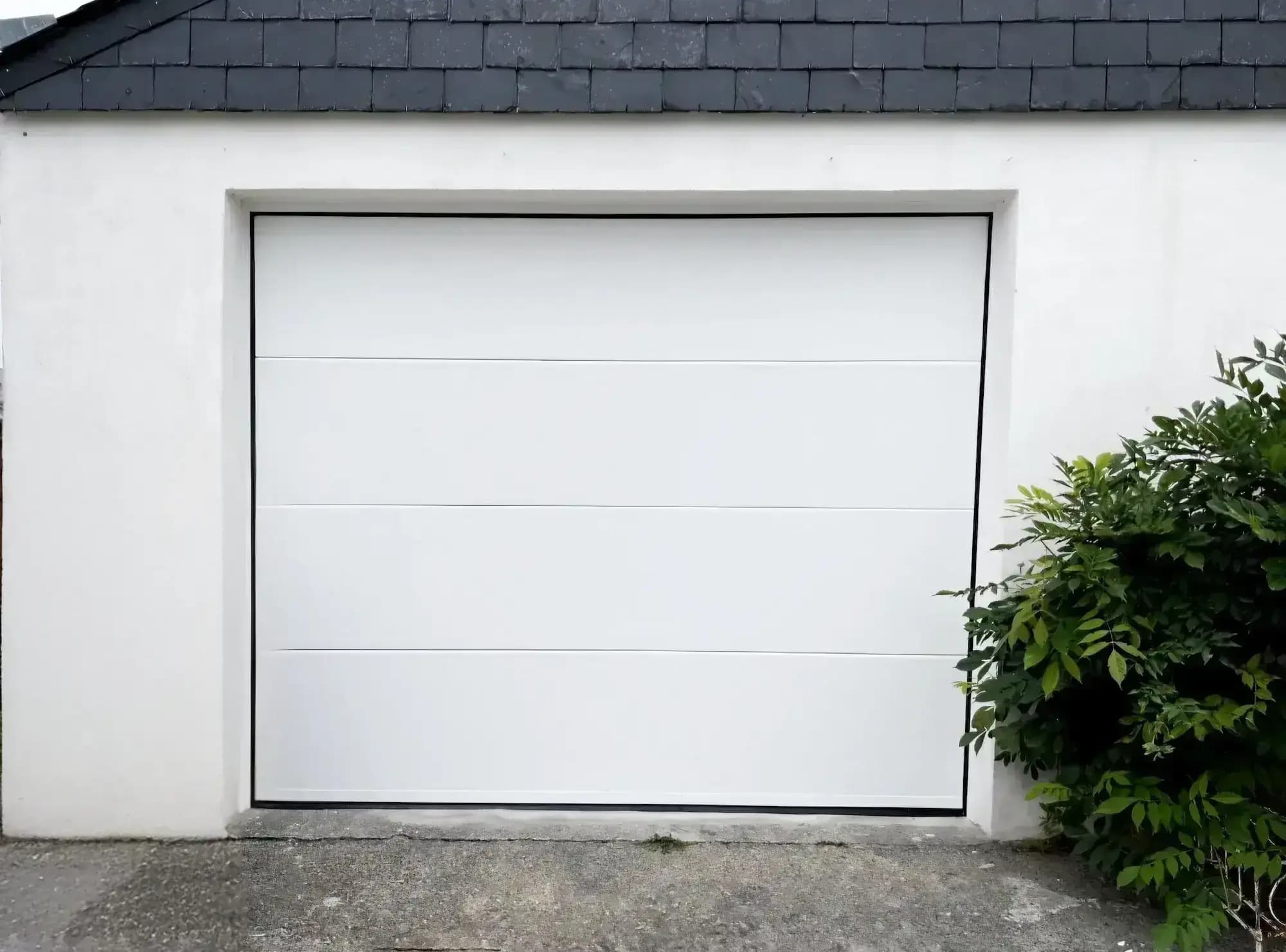 Porte de garage sectionnelle blanche