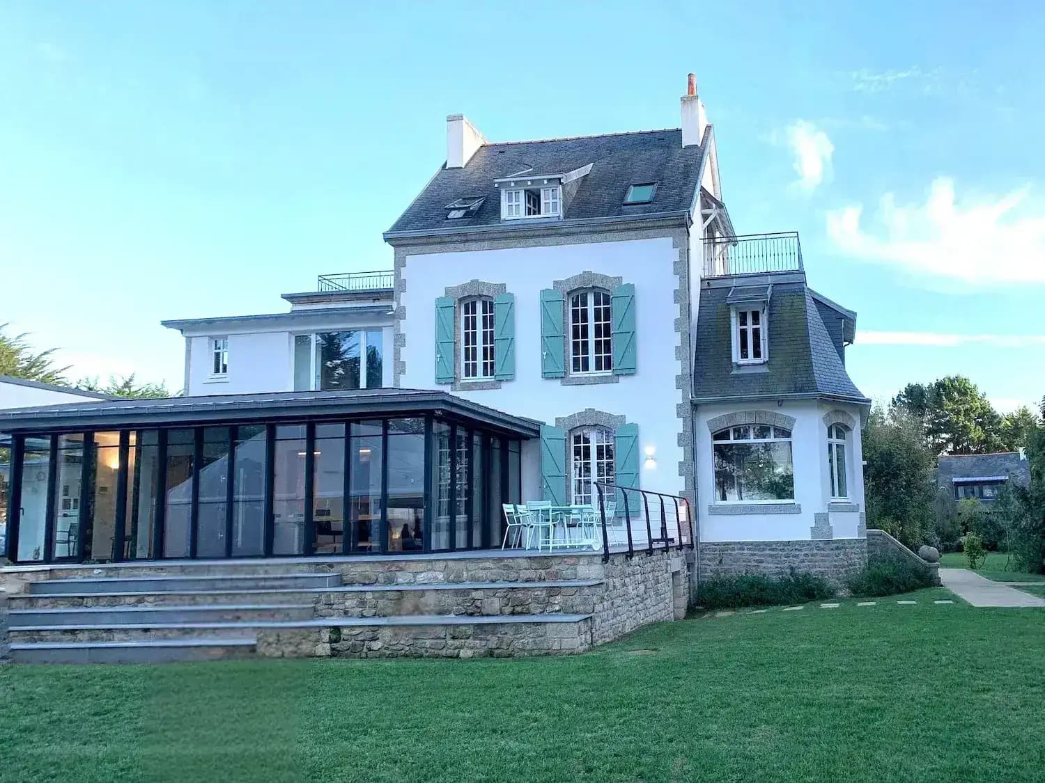 Rénovation d'une villa : fenêtres et volets battants