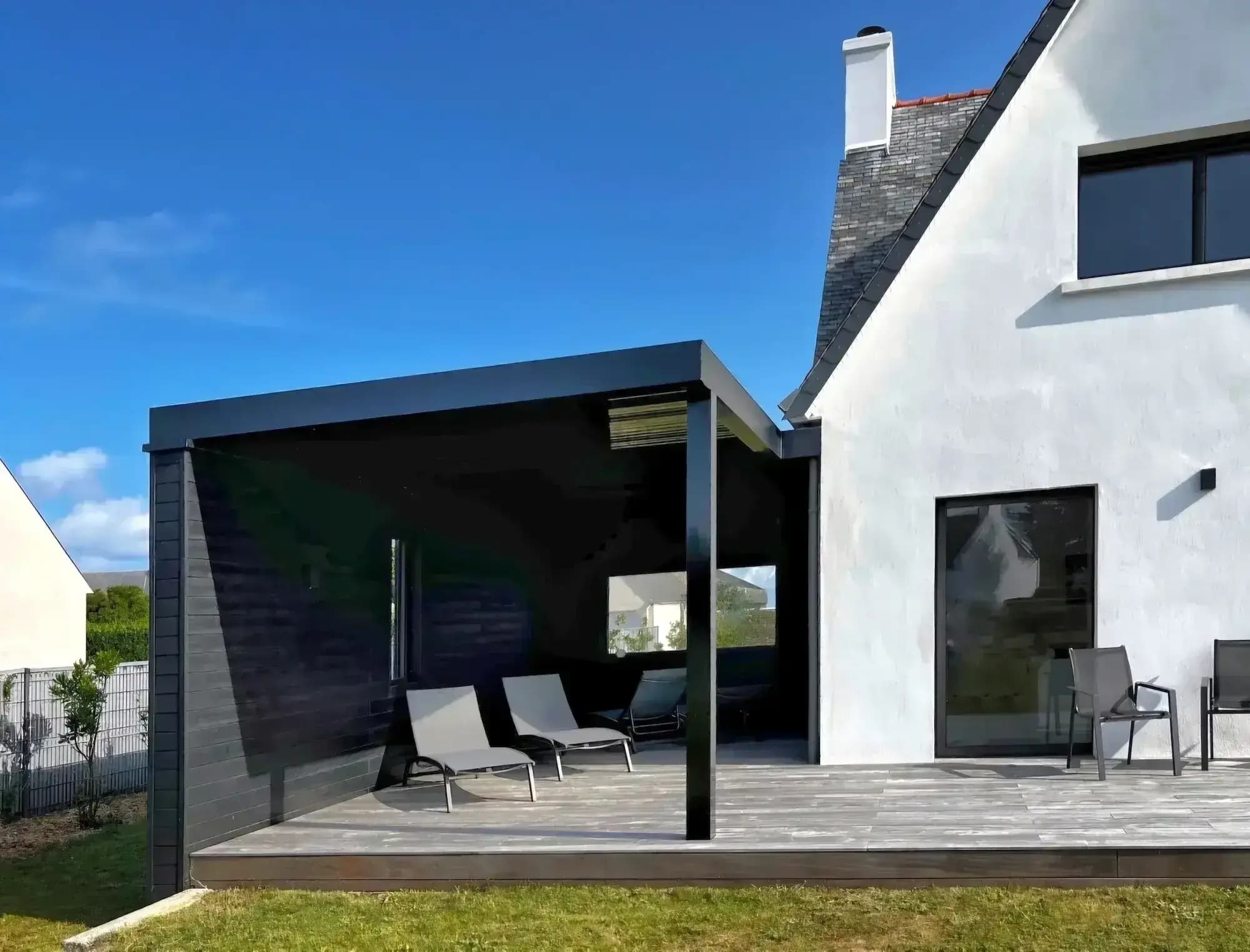 Pergola adossée et baies vitrées