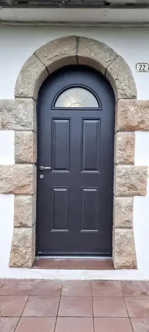 Porte d'entrée alu cintrée noire