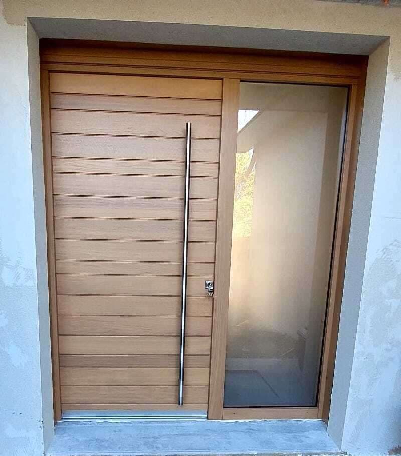 Porte d'entrée bois à lames horizontales