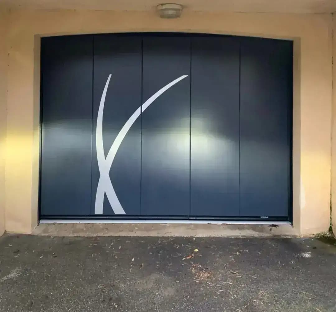 Porte de garage anthracite à motif