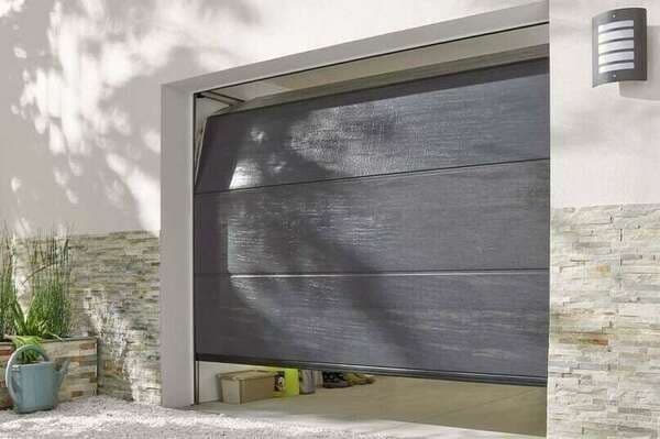Installation de porte de garage en Bretagne
