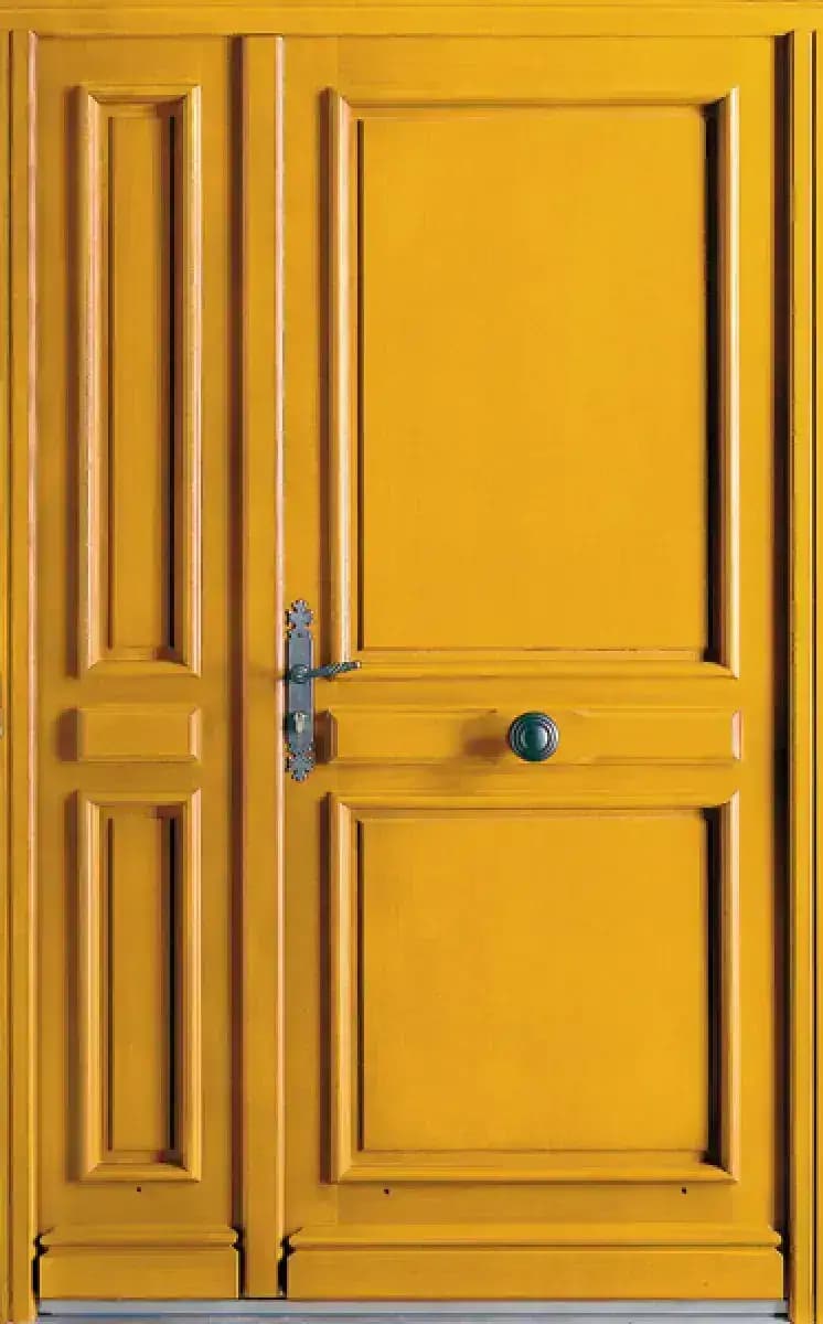 Porte d'entrée en bois modèle Chalons, jaune moutarde, à deux vantaux et panneaux moulurés