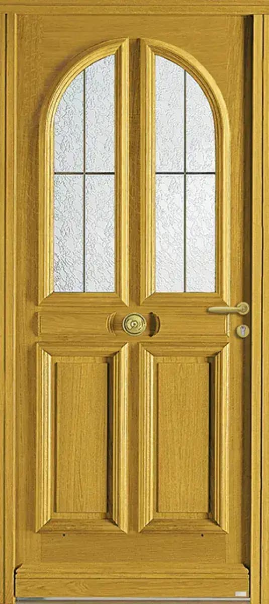 Porte d'entrée en bois modèle Corse, bois miel, à deux vitrages cintrés et panneaux moulurés